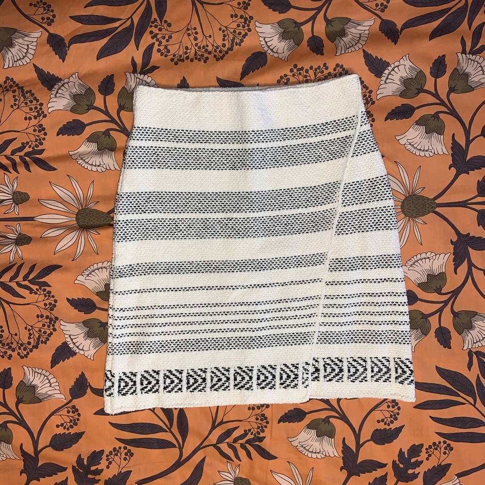 Urban Outfitters black & cream skirt size small